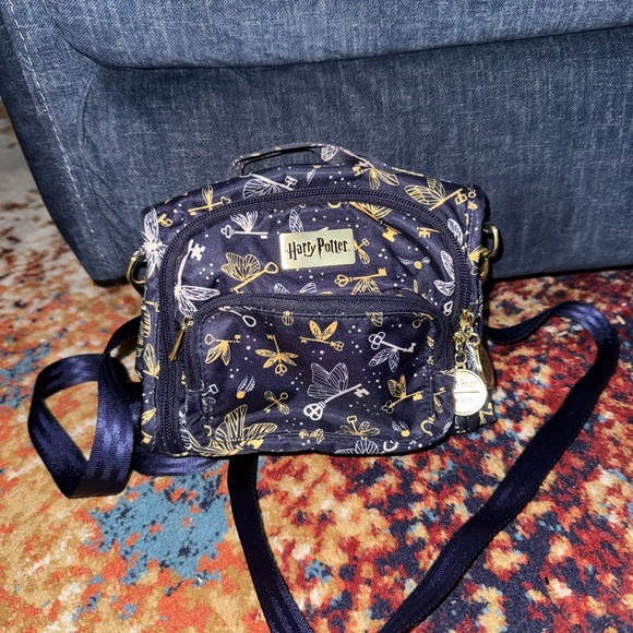 Ju-Ju-Be Harry Potter Mini BFF Crossbody Bag in Discontinued Print - Picture 1 of 6